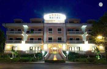 Hotel Residence Adria Rodi Garganico Exteriér fotografie